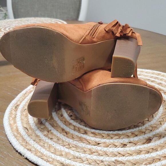 Spirit Moda, Ginny, Women’s peep toe, Suede Tassle Booties, Size 9 - Picture 8 of 9